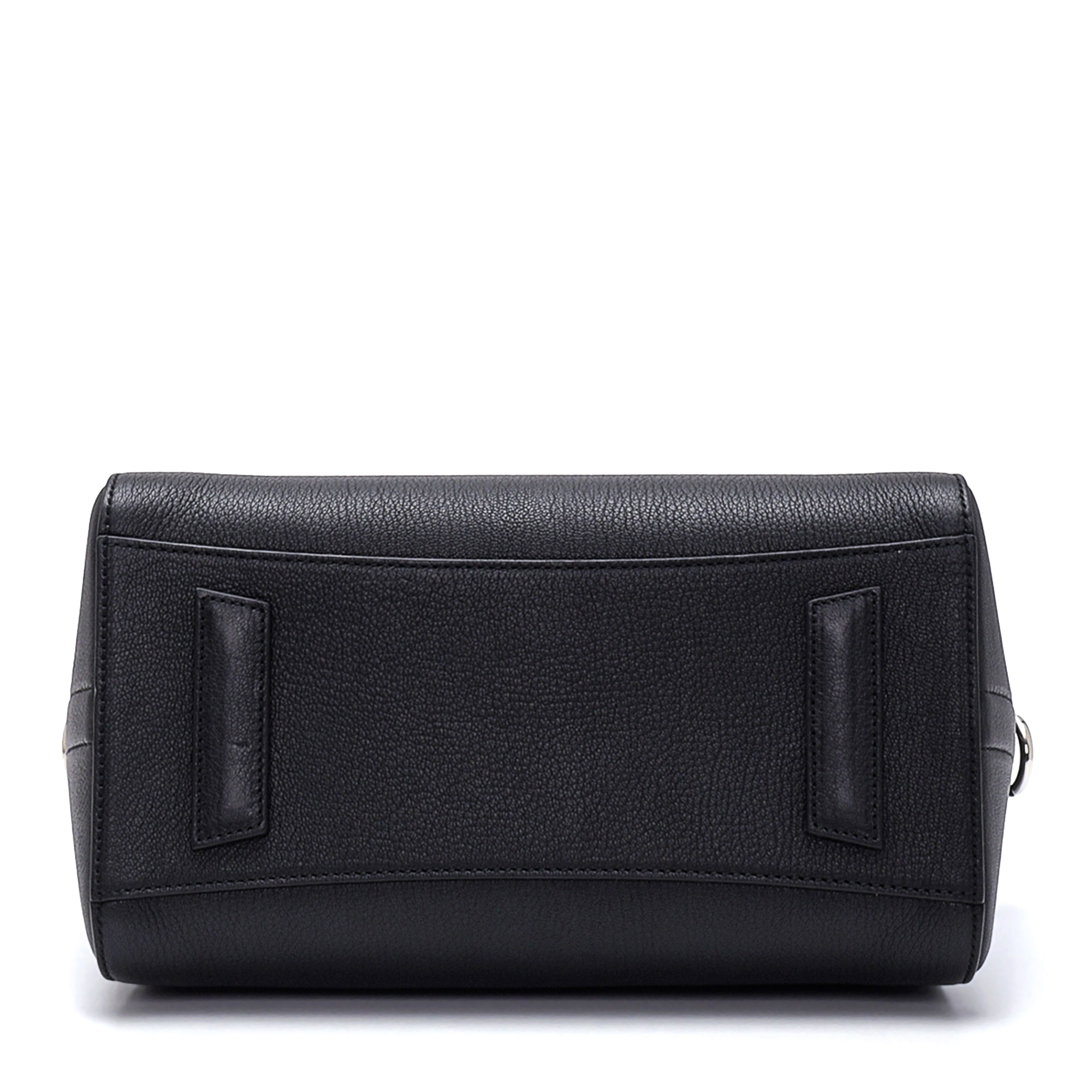 Givenchy - Black Leather Antigona Medium Bag II